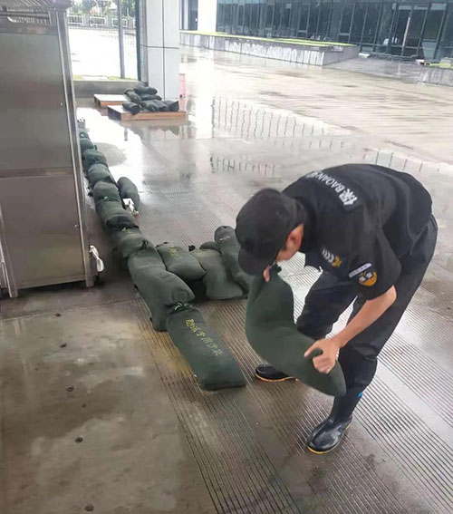 組織現(xiàn)場排查 預防惡劣天氣引發(fā)各類安全事故-1.jpg